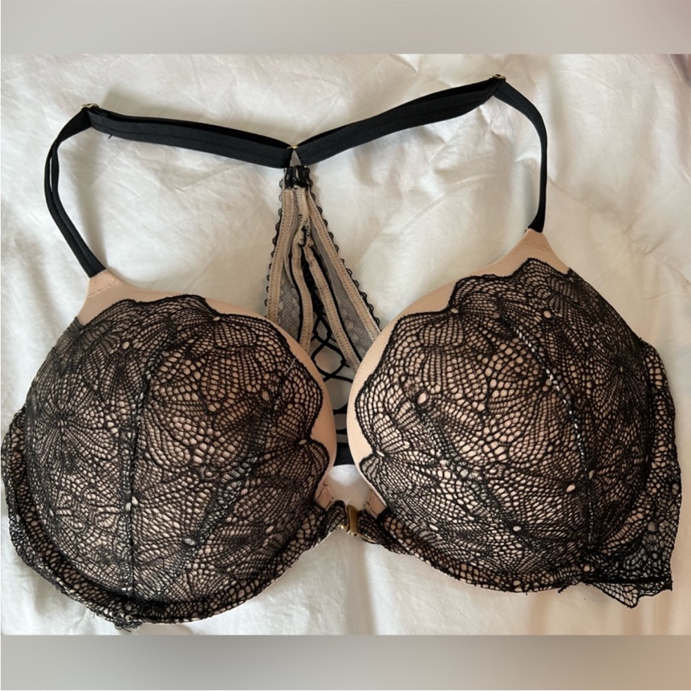 VS Elegant Black & nude Lace Women's Bra! Size 36 D 🔥🔥🔥🔥